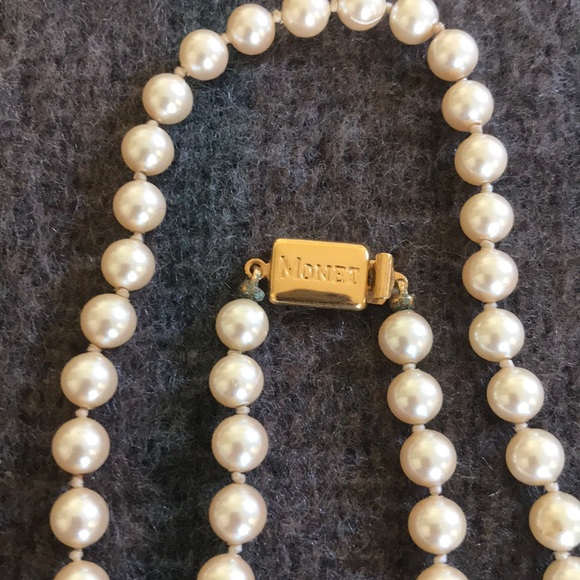 Vintage Monet Pearl Necklace Knotted Gold Clasp - Picture 5 of 8